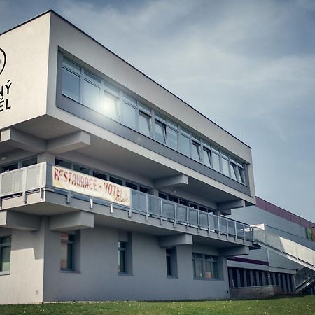 Hotel Cerny Andel Most Exterior foto